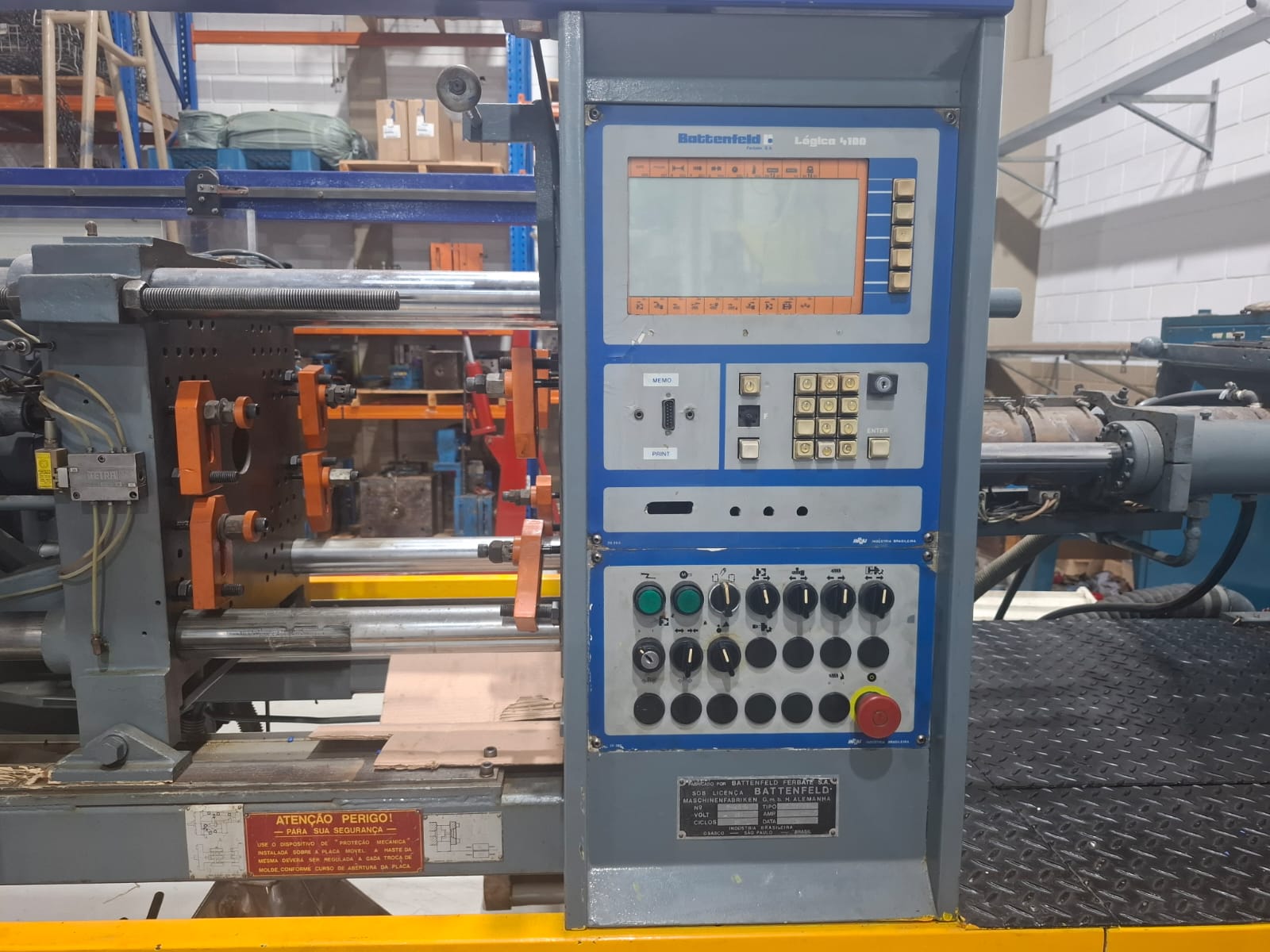 Injetora Battenfeld 70 ton